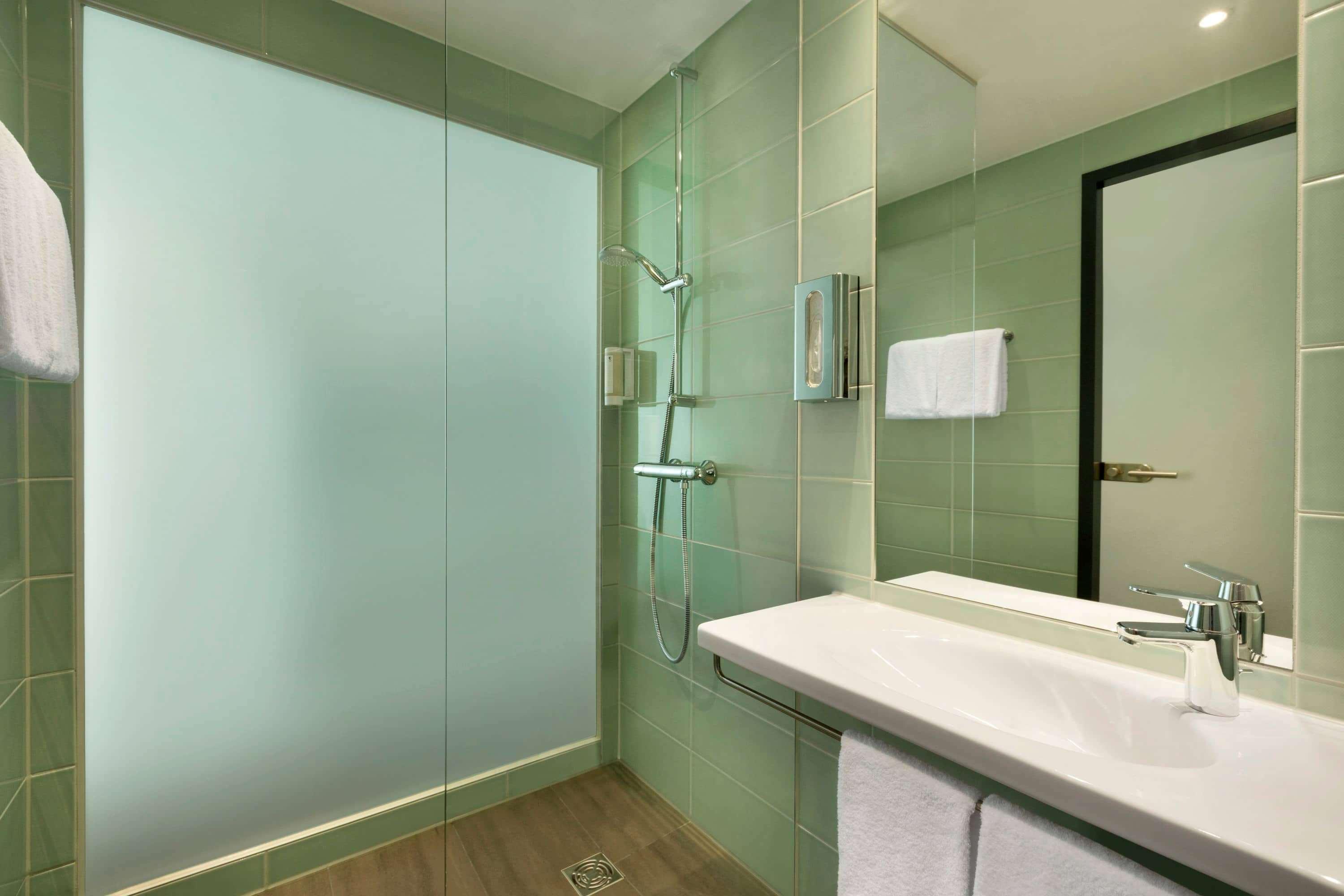 Super 8 Freiburg Hotell Eksteriør bilde