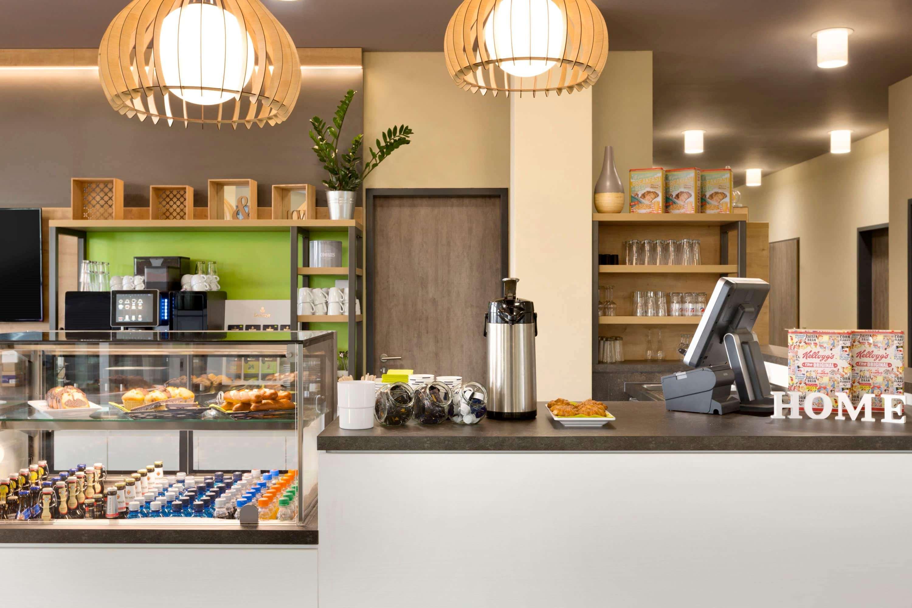 Super 8 Freiburg Hotell Eksteriør bilde