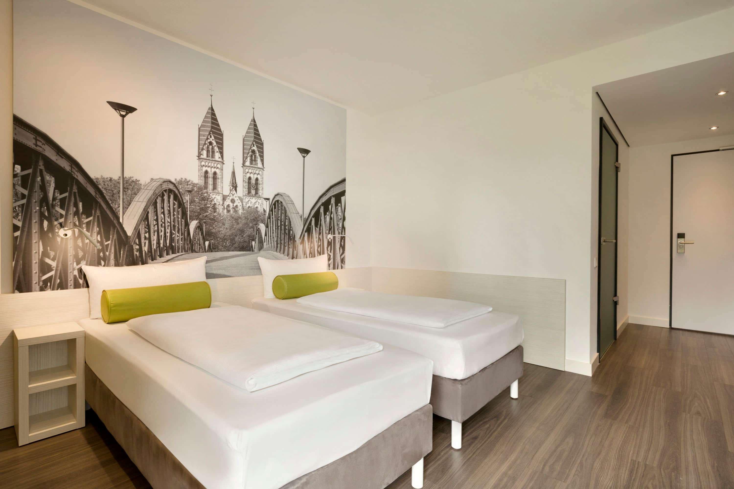 Super 8 Freiburg Hotell Eksteriør bilde