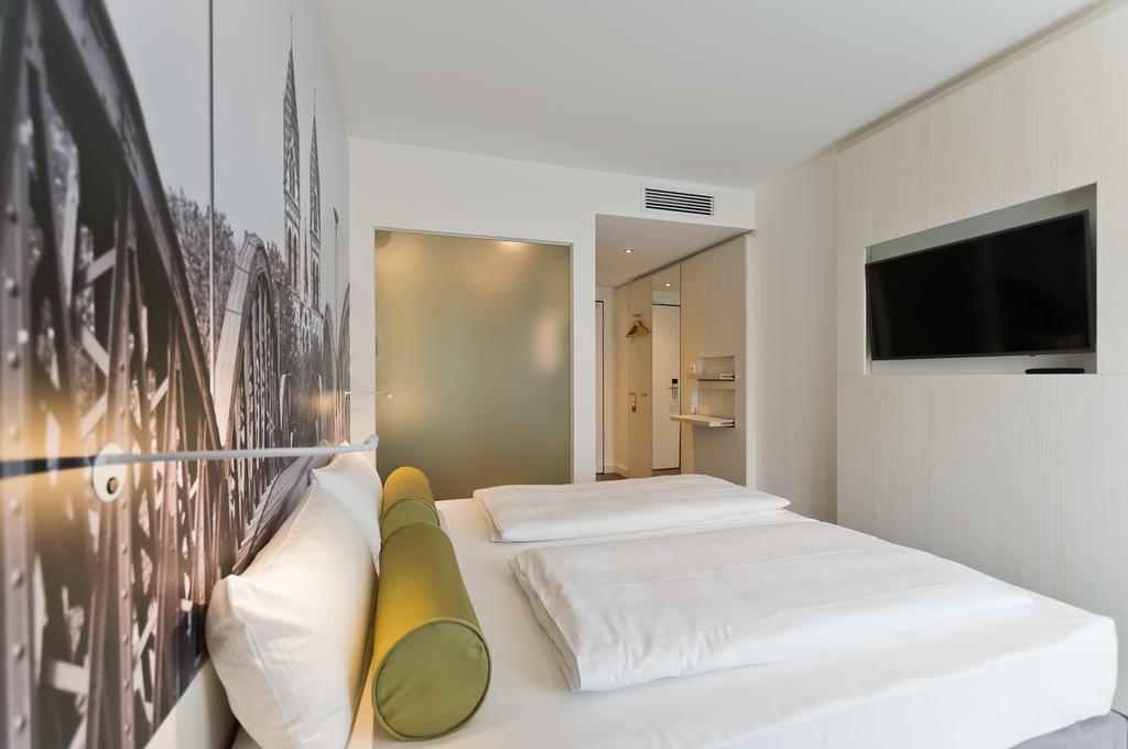 Super 8 Freiburg Hotell Eksteriør bilde