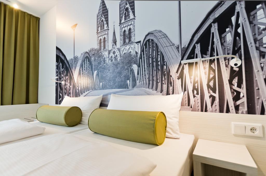 Super 8 Freiburg Hotell Eksteriør bilde