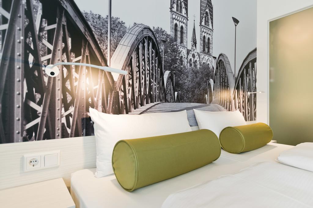 Super 8 Freiburg Hotell Eksteriør bilde