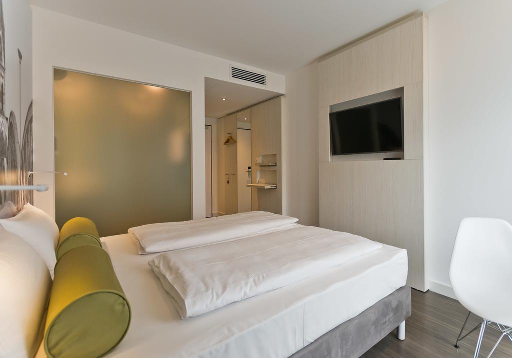 Super 8 Freiburg Hotell Eksteriør bilde