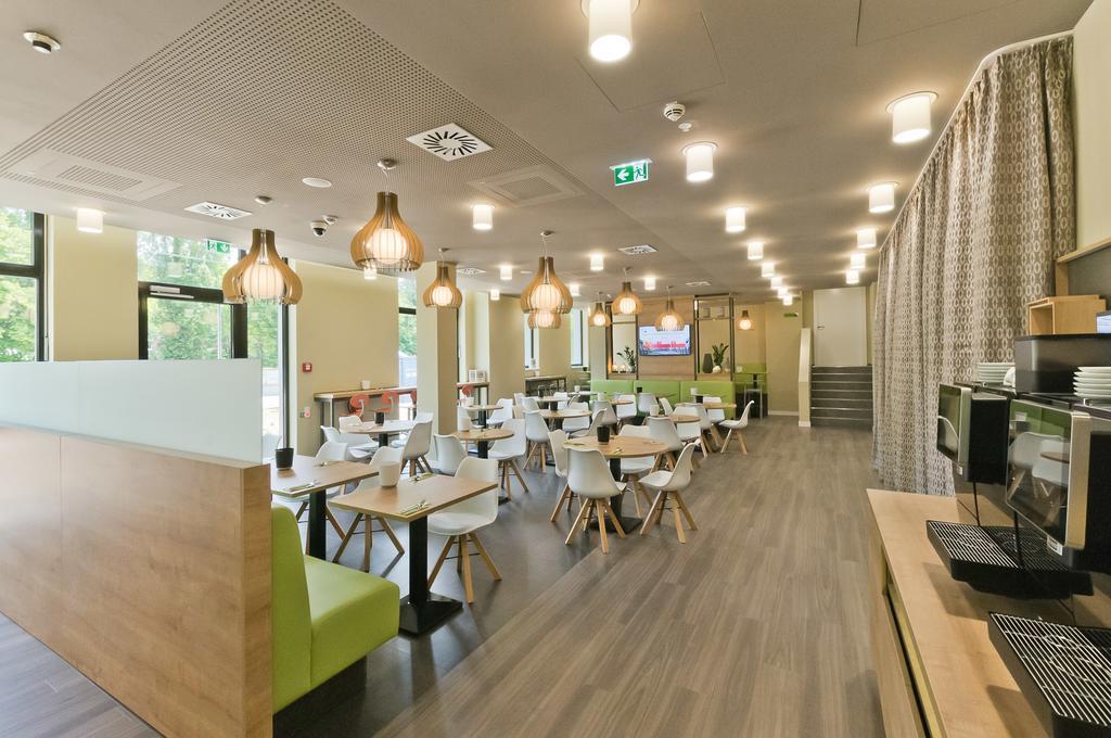 Super 8 Freiburg Hotell Eksteriør bilde