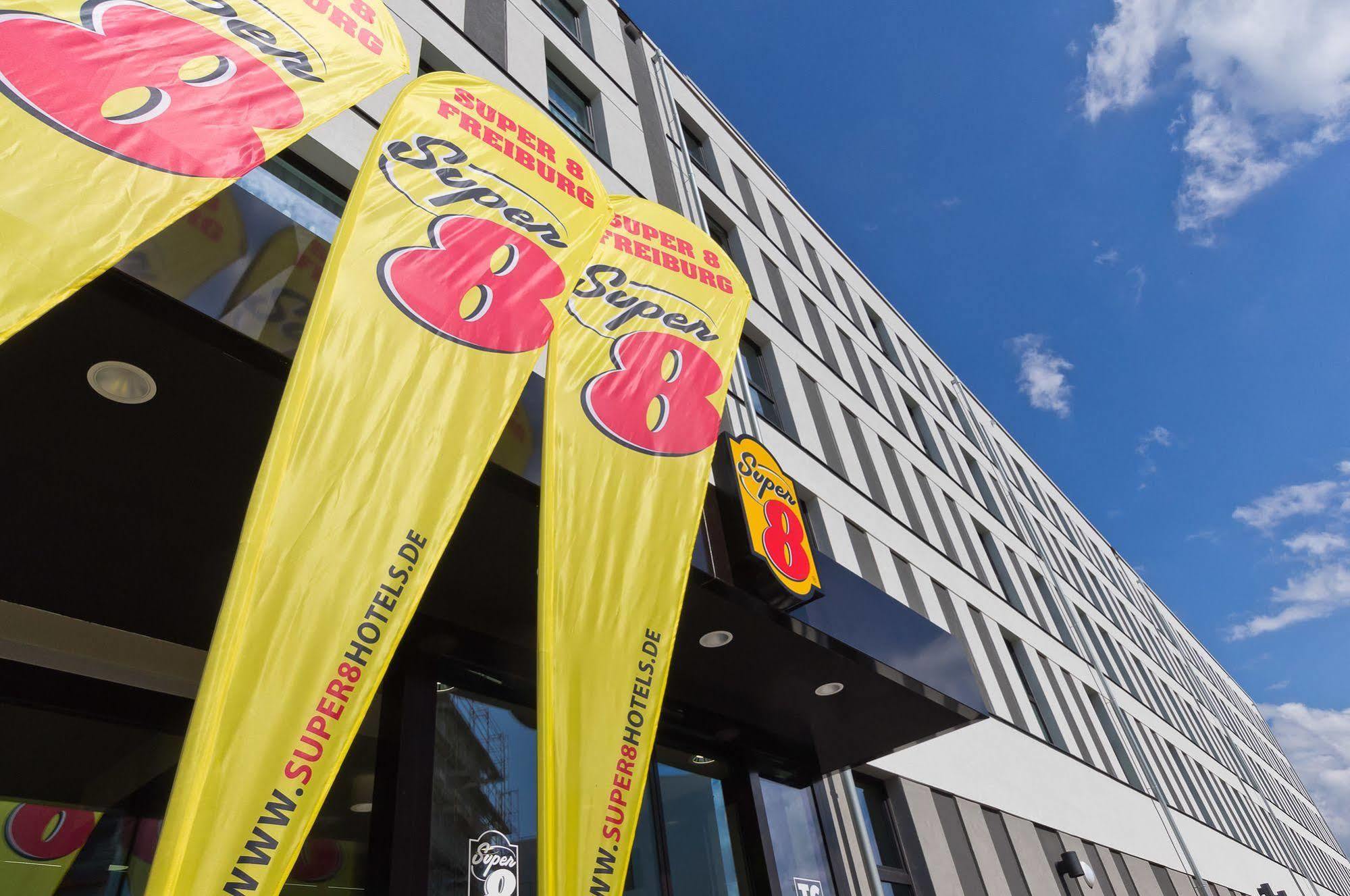 Super 8 Freiburg Hotell Eksteriør bilde